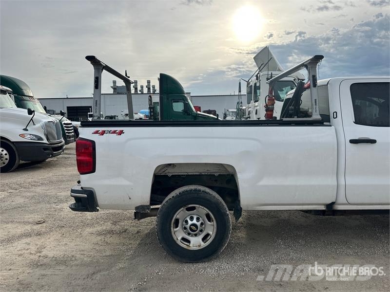 Chevrolet Silverado 2500HD WT 4x4 Crew Cab Pickup Autre fourgon / utilitaire
