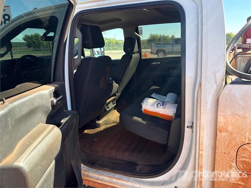 Chevrolet Silverado 2500 HD 4x4 Crew Cab Pickup Други