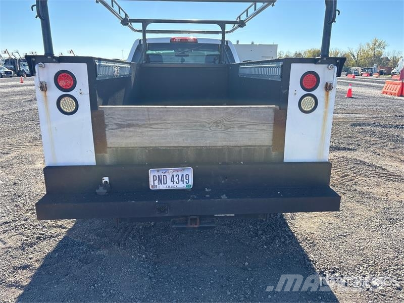 Chevrolet Silverado 2500HD 4x2 Utility Truck Utilitaire benne