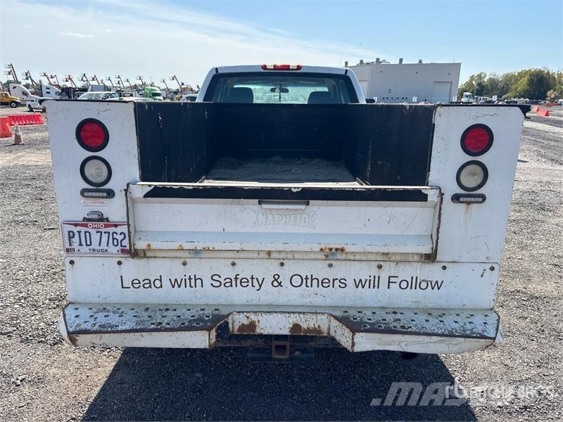 Chevrolet Silverado 2500HD 4x4 Extended Cab Utility Truck 皮卡.傳統半斗卡車/側卸板