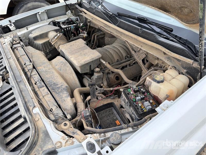 Chevrolet Silverado 2500 4x4 Crew Cab Pickup (Inoperable) Ostalo