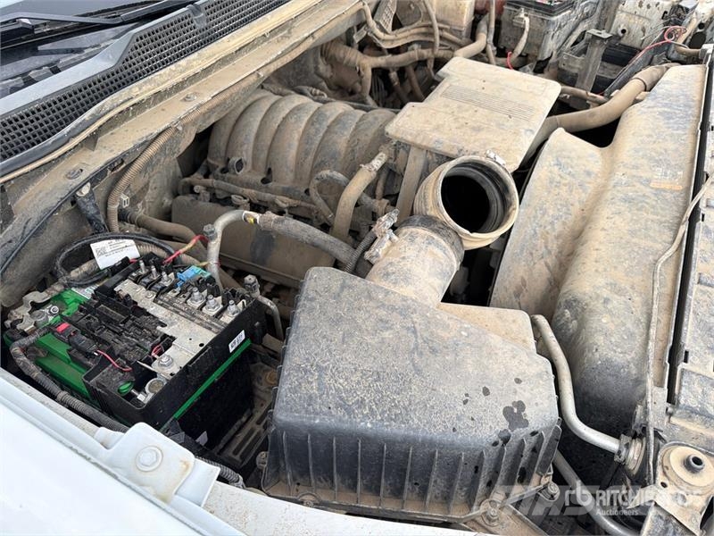 Chevrolet Silverado 2500 4x4 Crew Cab Pickup (Inoperable) Ostalo