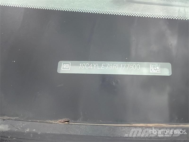 Chevrolet Silverado 2500 4x4 Crew Cab Pickup (Inoperable) Ostalo