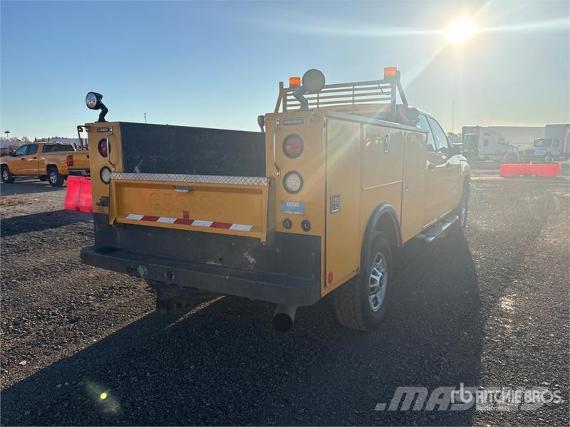 Chevrolet Silverado 2500HD 4x2 Crew Cab Utility Truck Pickup/Pritschenwagen