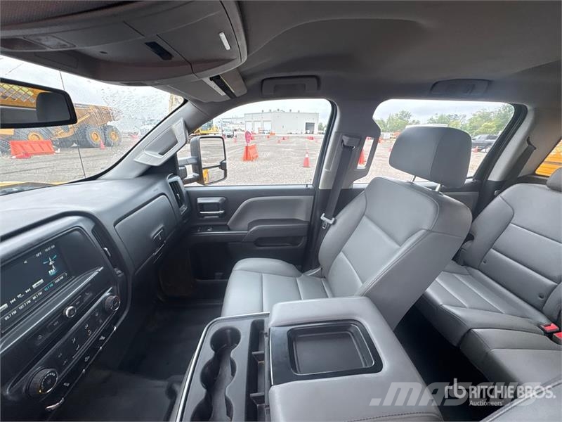 Chevrolet Silverado 2500HD 4x4 Crew Cab Utility Truck Pick up/Dropside
