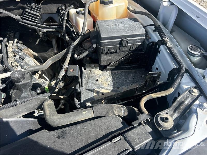 Chevrolet Silverado 2500HD 4x4 Crew Cab Pickup Furgoni altro
