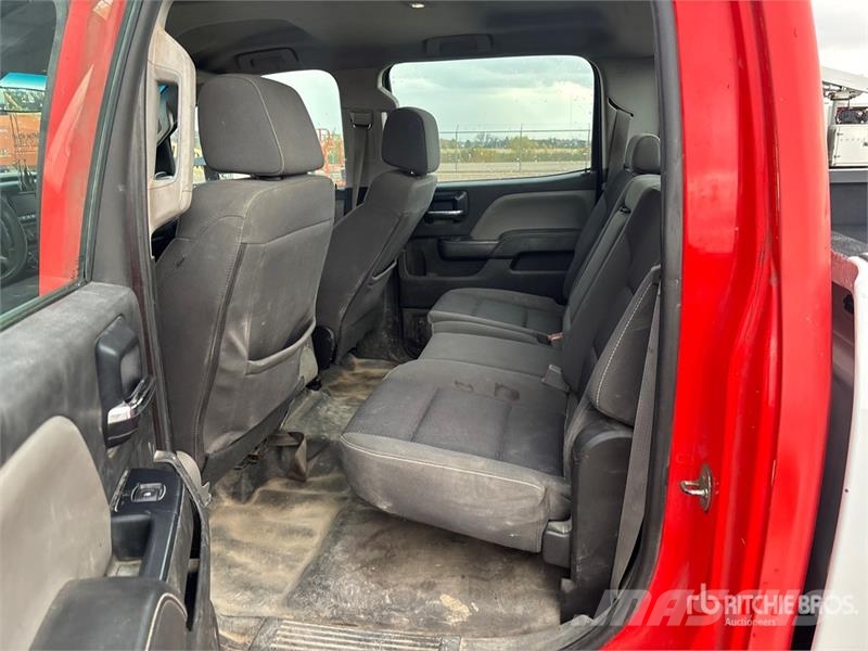 Chevrolet Silverado 2500HD 4x2 Crew Cab Pickup Andere Transporter