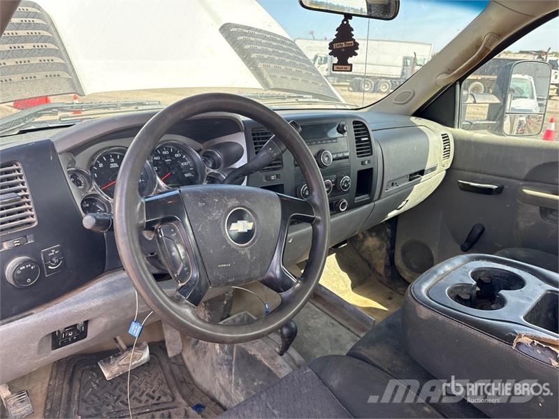 Chevrolet Silverado 2500HD 4x4 Extended Cab Utility Truck 皮卡.傳統半斗卡車/側卸板