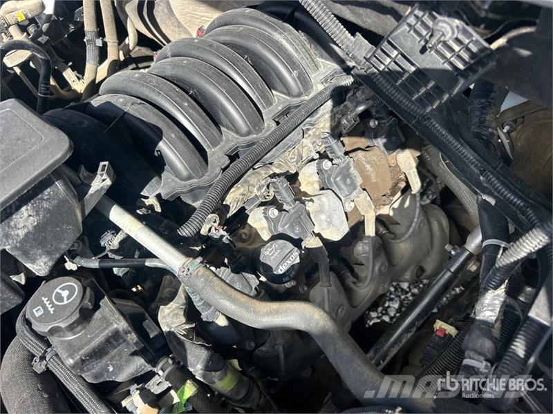 Chevrolet Silverado 2500HD 4x4 Crew Cab Pickup Furgoni altro
