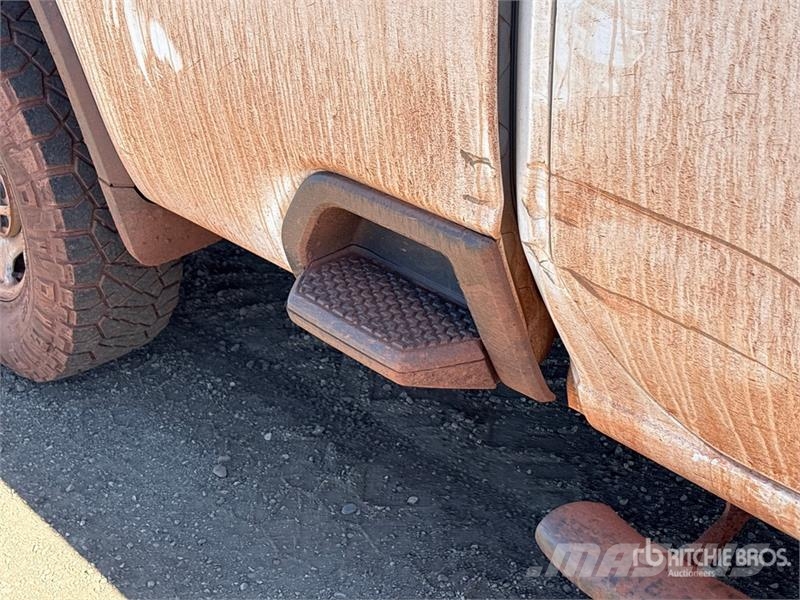 Chevrolet Silverado 2500 HD 4x4 Crew Cab Pickup Други