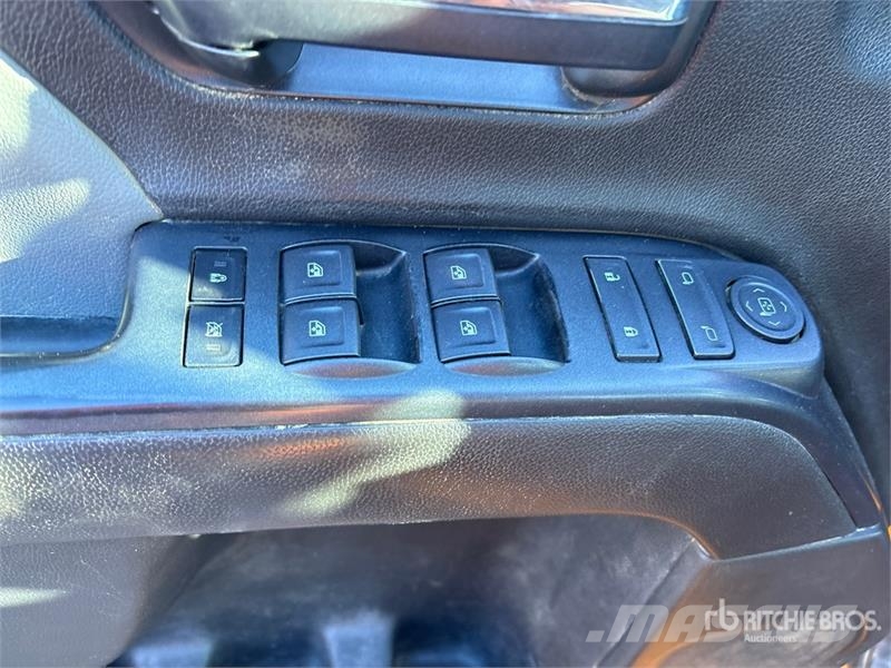 Chevrolet Silverado 2500HD شاحنات خفيفة/مفصلية الجوانب
