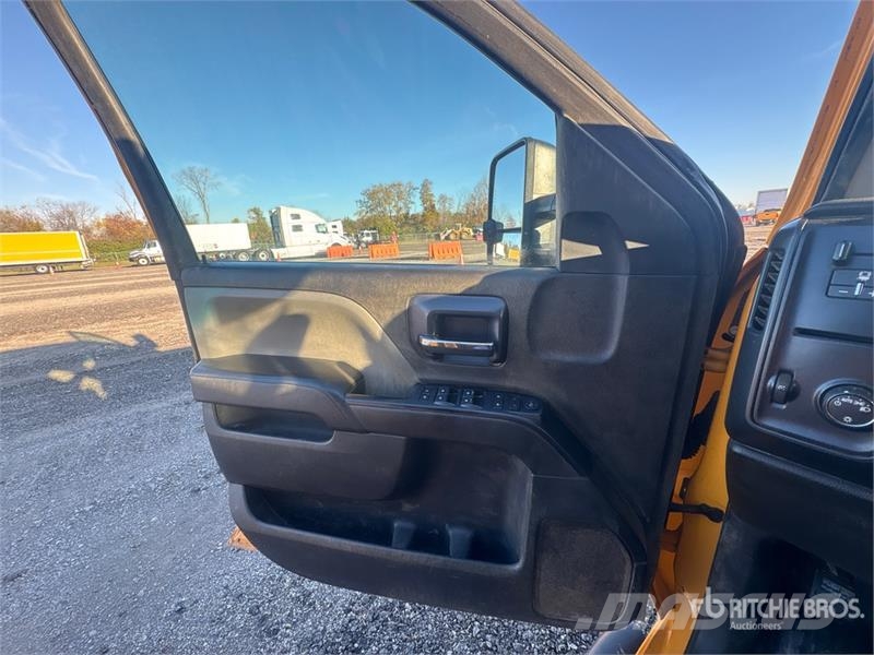 Chevrolet Silverado 2500HD 4x2 Crew Cab Utility Truck Pickup/Pritschenwagen