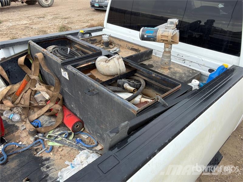 Chevrolet Silverado 2500 4x4 Crew Cab Pickup (Inoperable) Ostalo