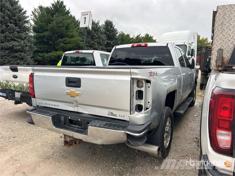Chevrolet Silverado 2500 HD LTZ 4x4 Crew Cab Pickup (Inopera Други