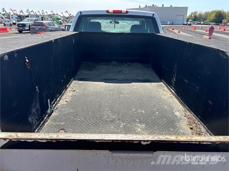 Chevrolet Silverado 2500HD 4x4 Extended Cab Utility Truck 皮卡.傳統半斗卡車/側卸板