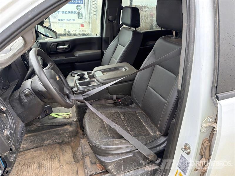 Chevrolet Silverado 2500 4x4 Crew Cab Pickup (Inoperable) Ostalo