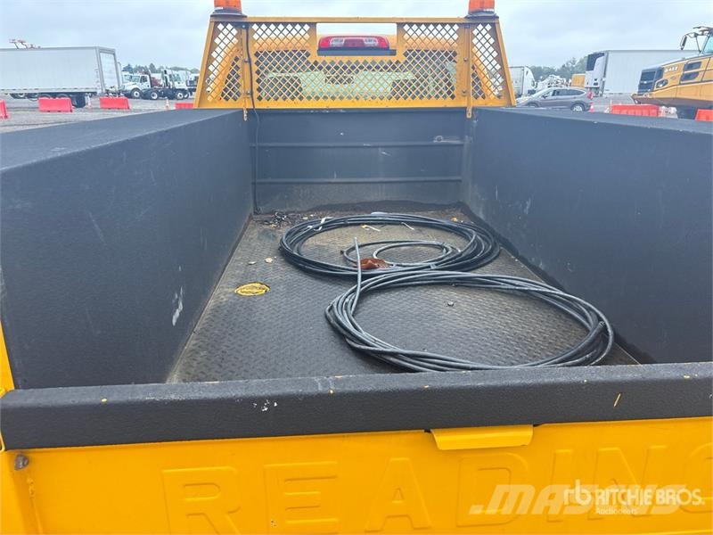 Chevrolet Silverado 2500HD 4x4 Crew Cab Utility Truck Pick up/Dropside