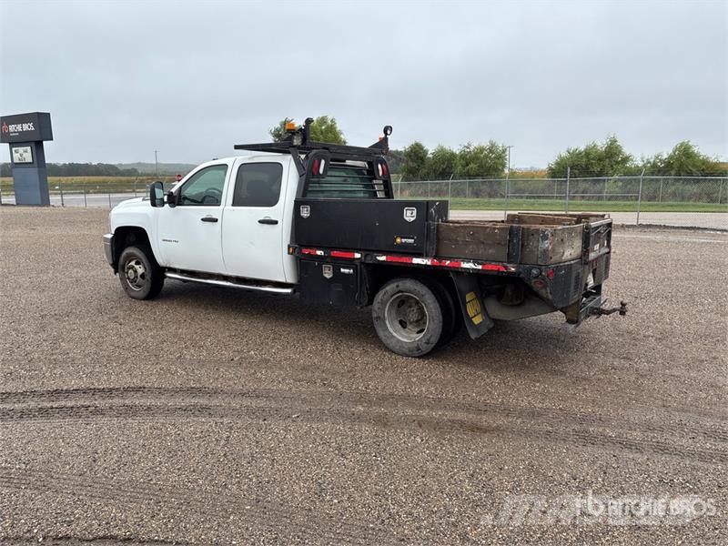 Chevrolet Silverado 3500HD شاحنات مسطحة/مفصلية الجوانب