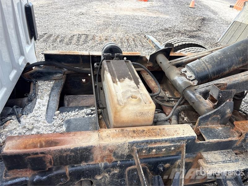 Chevrolet Silverado 3500HD 4x4 Dump Truck Damperli kamyonlar