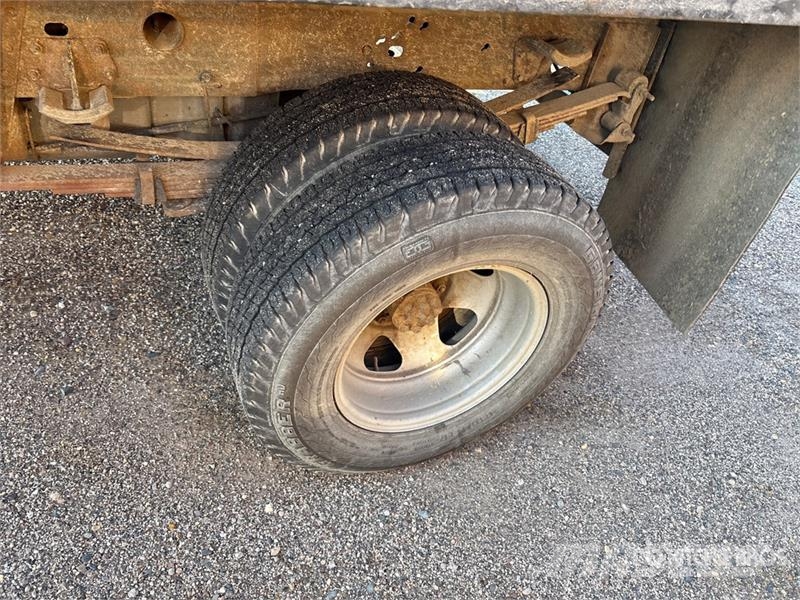 Chevrolet Silverado 3500HD Camion con sponde ribaltabili