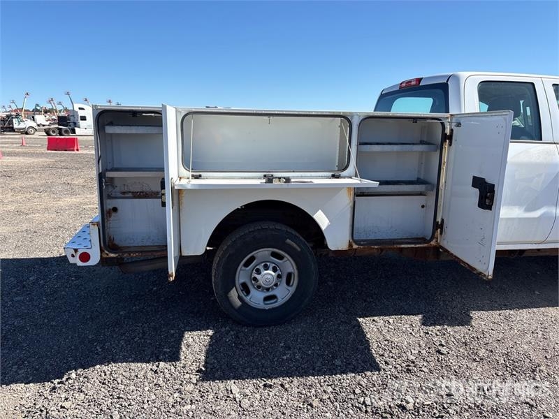 Chevrolet Silverado 3500HD شاحنات خفيفة/مفصلية الجوانب