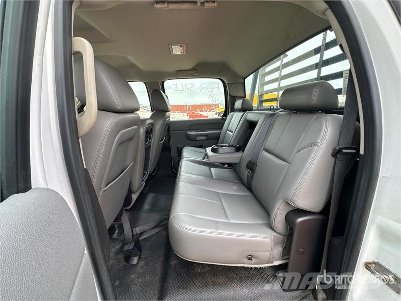 Chevrolet Silverado 3500HD 4x2 Crew Cab Service Truck Общински/универсални превозни средства