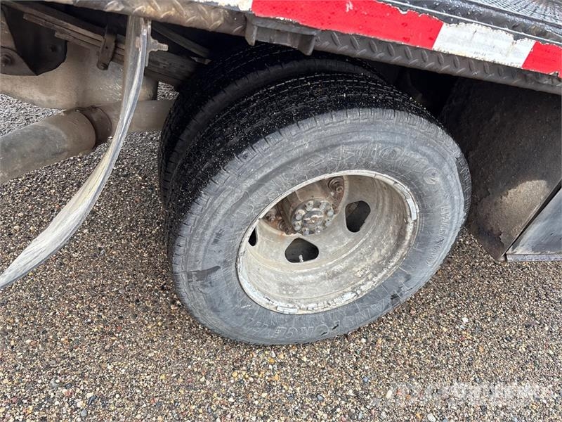 Chevrolet Silverado 3500HD شاحنات مسطحة/مفصلية الجوانب