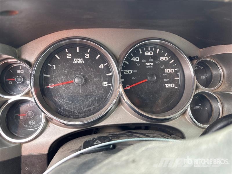 Chevrolet Silverado 3500HD شاحنات مسطحة/مفصلية الجوانب