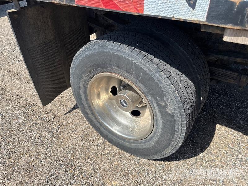 Chevrolet Silverado 3500 4x2 Flatbed Truck 플랫베드/드롭사이드 트럭