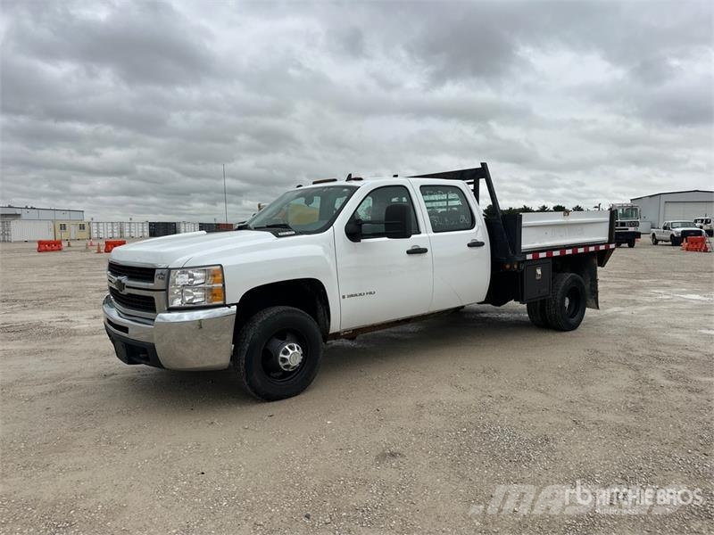 Chevrolet Silverado 3500HD 4x2 Crew Cab Service Truck Общински/универсални превозни средства