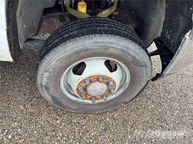 Chevrolet Silverado 3500HD شاحنات مسطحة/مفصلية الجوانب