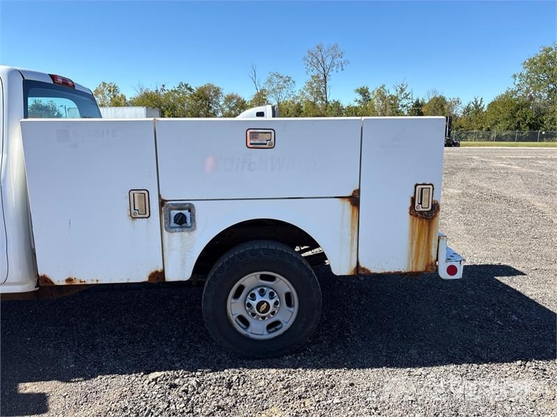 Chevrolet Silverado 3500HD شاحنات خفيفة/مفصلية الجوانب