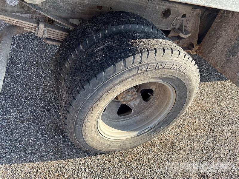 Chevrolet Silverado 3500HD Camion con sponde ribaltabili