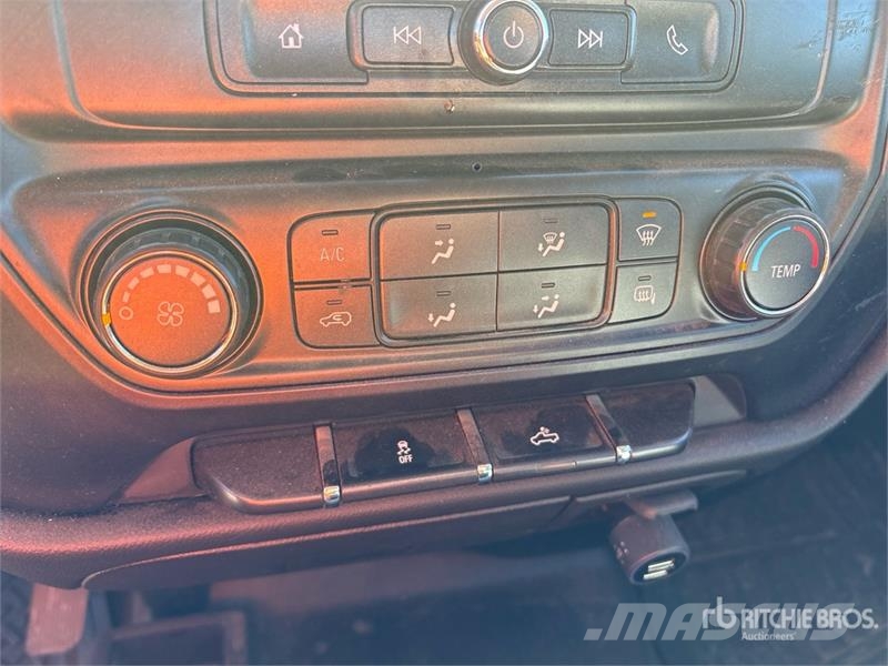 Chevrolet Silverado 3500HD شاحنات خفيفة/مفصلية الجوانب