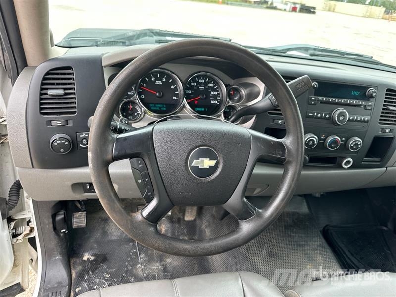 Chevrolet Silverado 3500HD 4x2 Crew Cab Service Truck Общински/универсални превозни средства