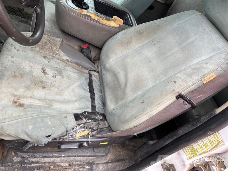 Chevrolet Silverado 3500HD شاحنات مسطحة/مفصلية الجوانب