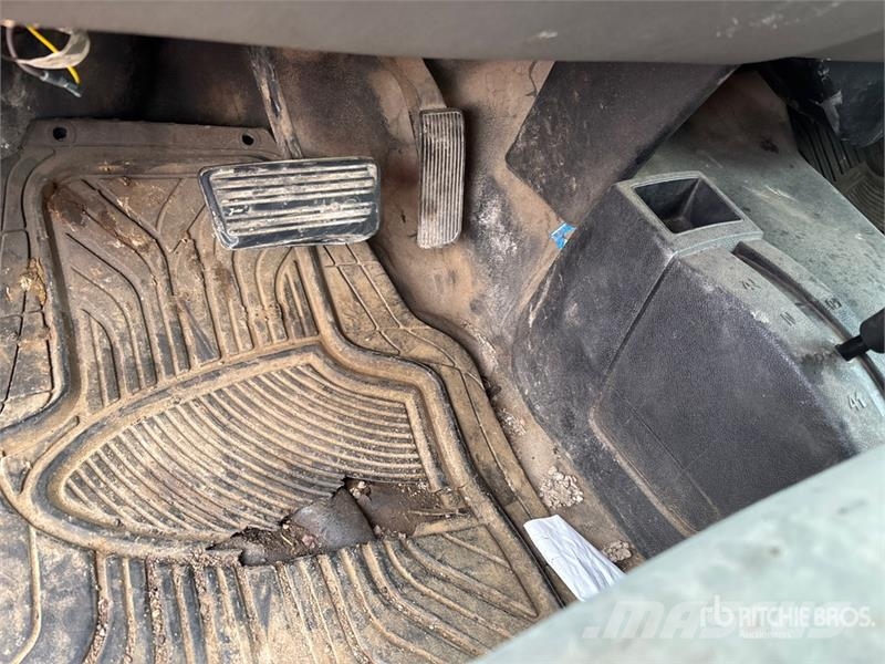 Chevrolet Silverado 3500HD شاحنات مسطحة/مفصلية الجوانب