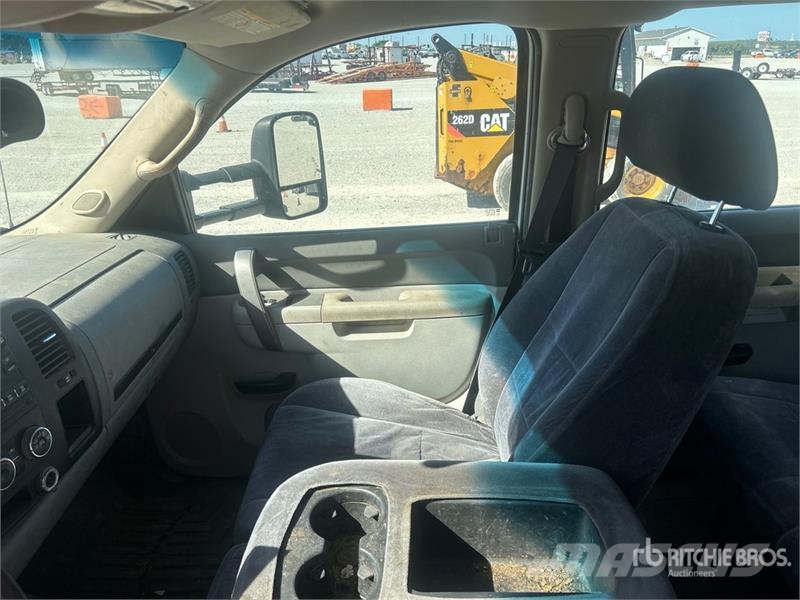 Chevrolet Silverado 3500HD 平板式/側卸式卡車