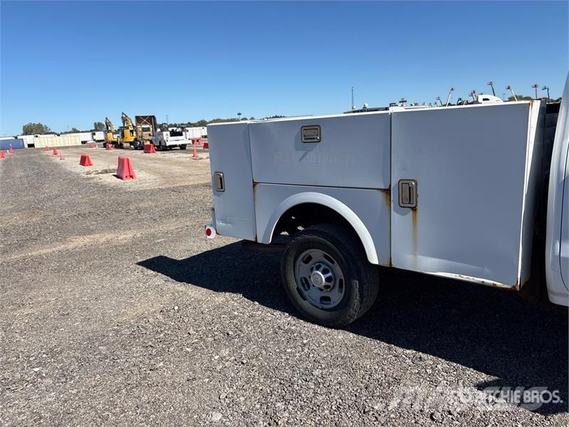 Chevrolet Silverado 3500HD شاحنات خفيفة/مفصلية الجوانب