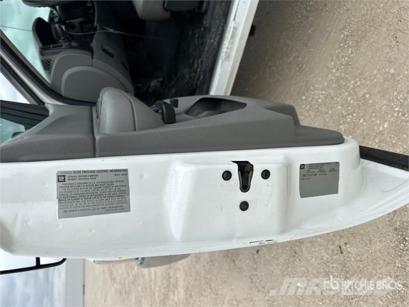 Chevrolet Silverado 3500HD 4x2 Crew Cab Service Truck Общински/универсални превозни средства