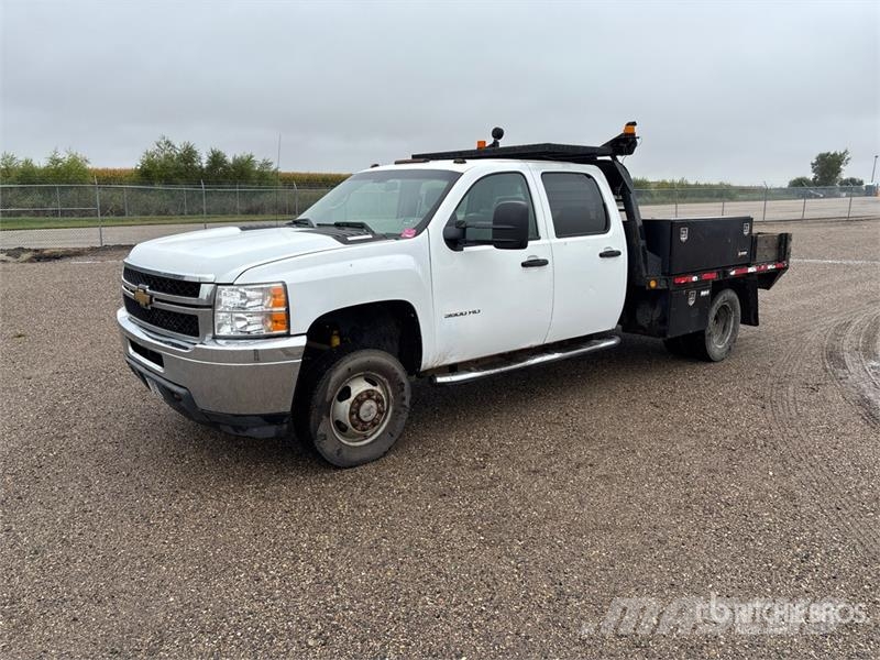 Chevrolet Silverado 3500HD شاحنات مسطحة/مفصلية الجوانب