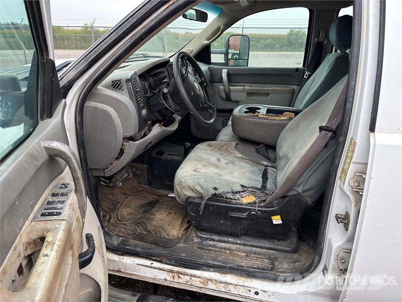 Chevrolet Silverado 3500HD شاحنات مسطحة/مفصلية الجوانب