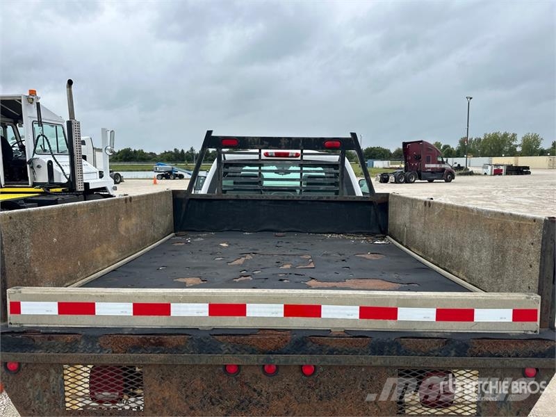 Chevrolet Silverado 3500HD 4x2 Crew Cab Service Truck Общински/универсални превозни средства