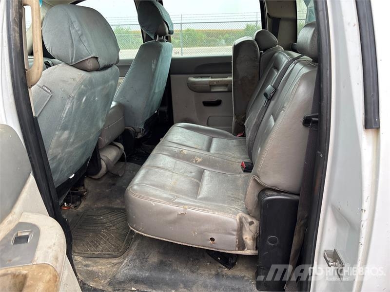 Chevrolet Silverado 3500HD شاحنات مسطحة/مفصلية الجوانب