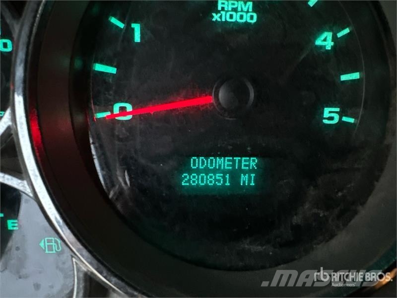 Chevrolet Silverado 3500HD Platformas/izkraušana no sāniem