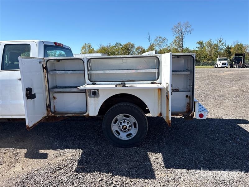 Chevrolet Silverado 3500HD شاحنات خفيفة/مفصلية الجوانب