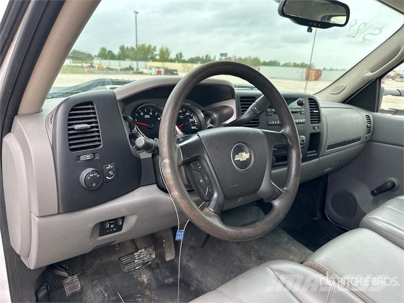 Chevrolet Silverado 3500HD 4x2 Crew Cab Service Truck Общински/универсални превозни средства