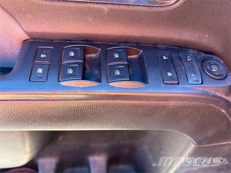 Chevrolet Silverado 3500HD شاحنات خفيفة/مفصلية الجوانب