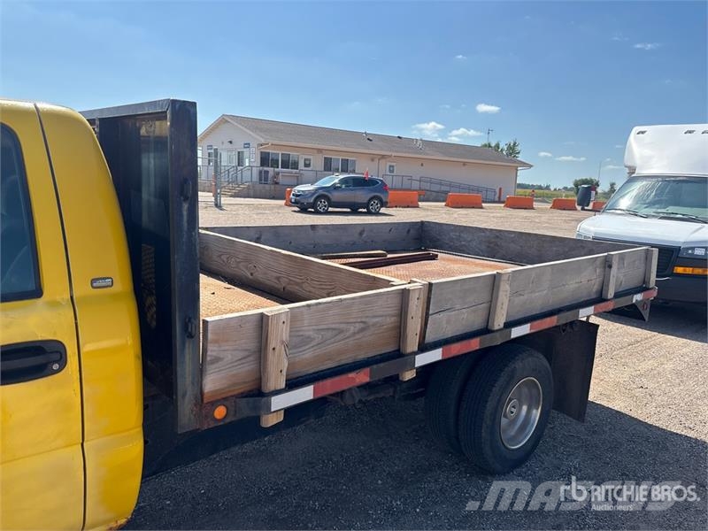 Chevrolet Silverado 3500 4x2 Flatbed Truck 플랫베드/드롭사이드 트럭
