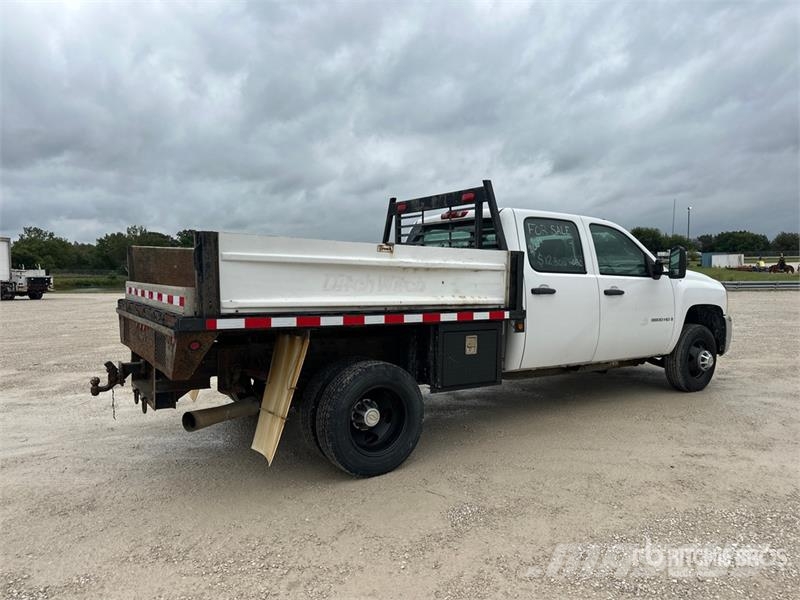 Chevrolet Silverado 3500HD 4x2 Crew Cab Service Truck Общински/универсални превозни средства
